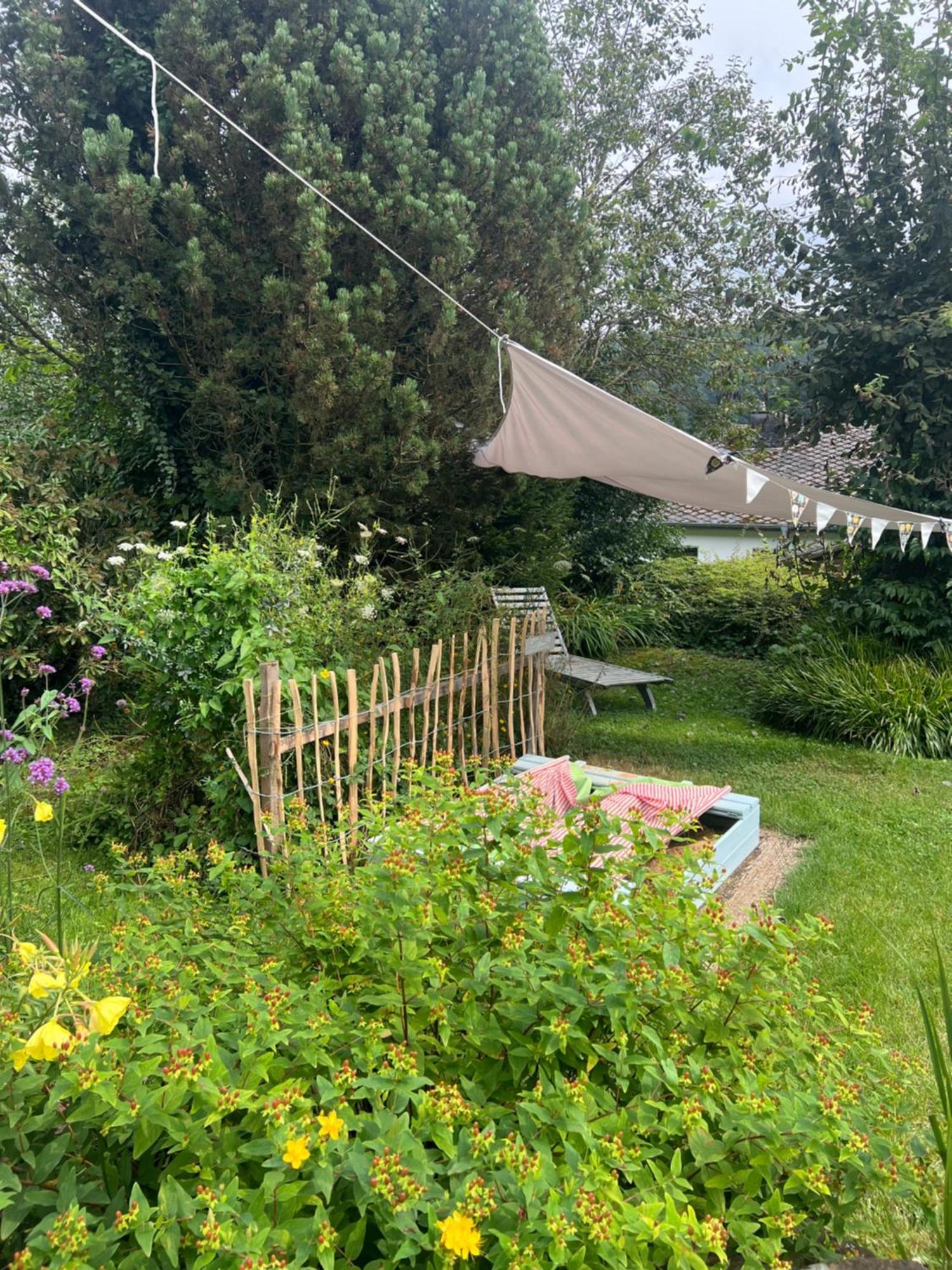 Moderne Familienfreundliche Wohnung Am Waldrand Von Pruem Mit Terrasse Dış mekan fotoğraf